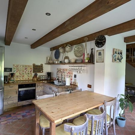Walnut Tree Cottage Săcele Esterno foto