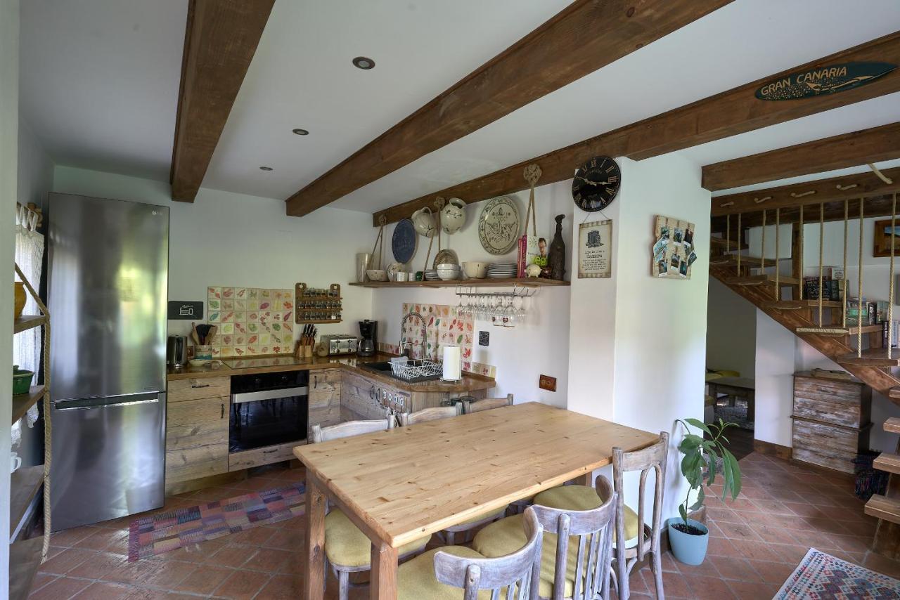 Walnut Tree Cottage Săcele Esterno foto