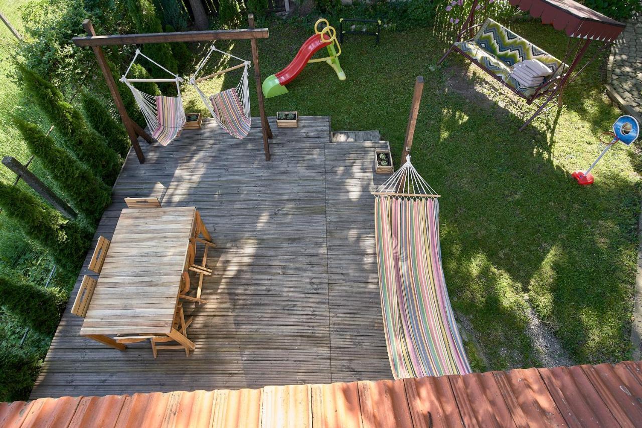 Walnut Tree Cottage Săcele Esterno foto