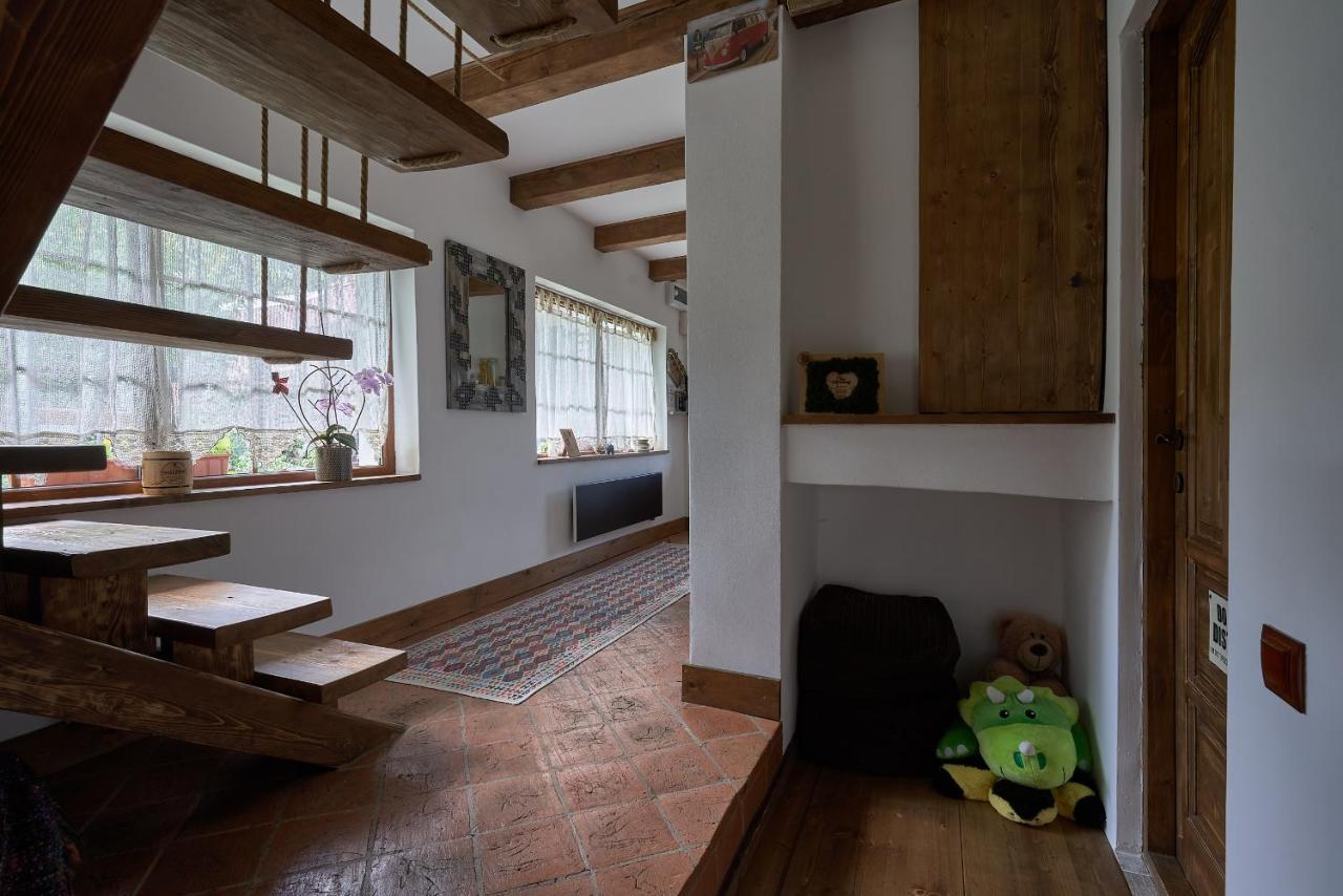 Walnut Tree Cottage Săcele Esterno foto